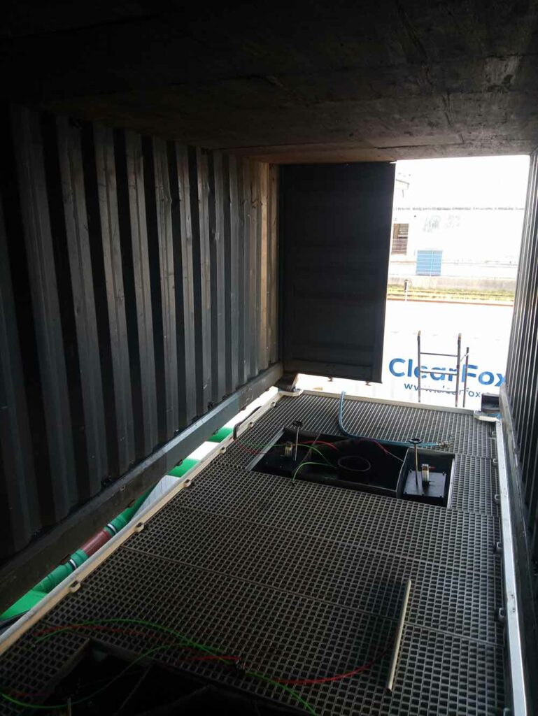 ClearFox Leasing DAF with open top Container